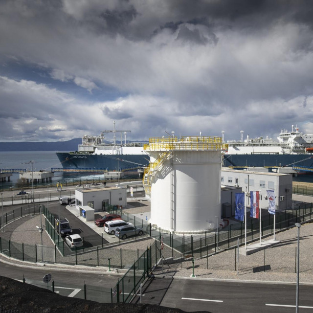 LNG terminal
