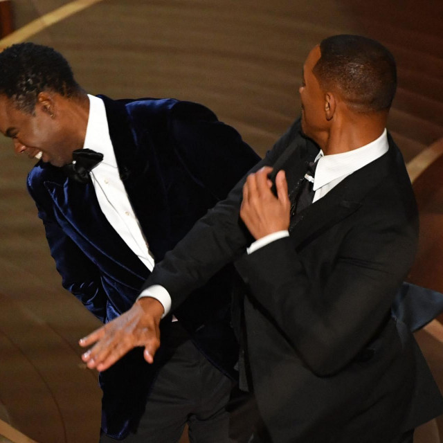 Will Smith ošamario je Chrisa Rocka zbog šale koju je Rock uputio njegovoj supruzi
