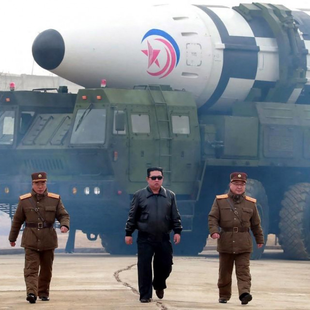 Kim Jong Un na testiranju nove vrste interkontinentalne balističke rakete
