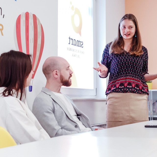 Sat hrvatskog jezika za grupu izbjeglih iz Ukrajine kojeg održava Ula Antolos.