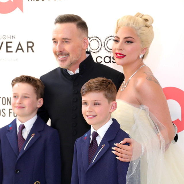 Elijah Joseph Daniel Furnish-John, David Furnish, Zachary Jackson Levon Furnish-John i Lady Gaga
