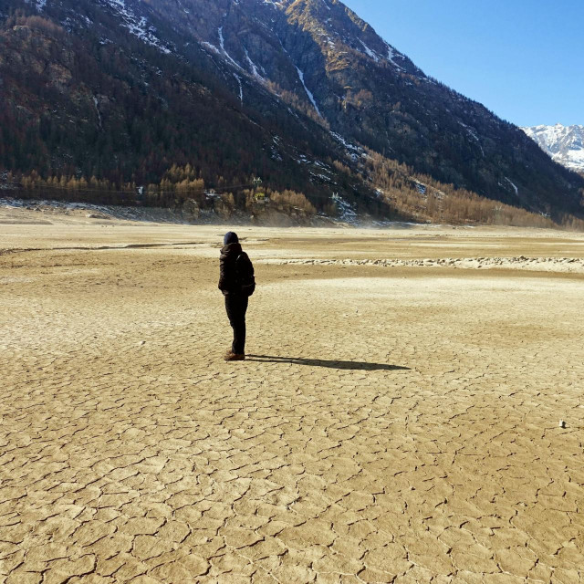 Jezero Ceresole Reale, nedaleko od Torina, potpuno je presušilo, 2022.
