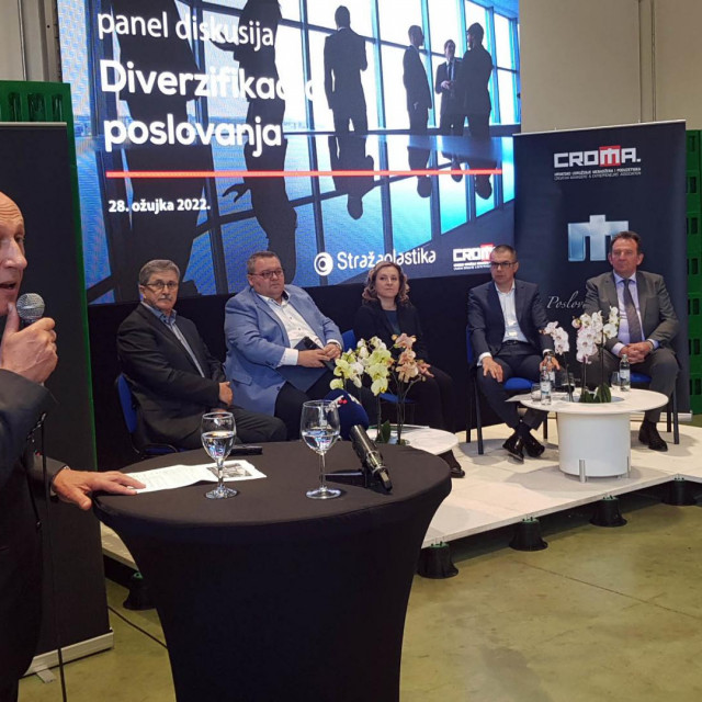 Panel diskusija na temu 'Diverzifikacija poslovanja'.