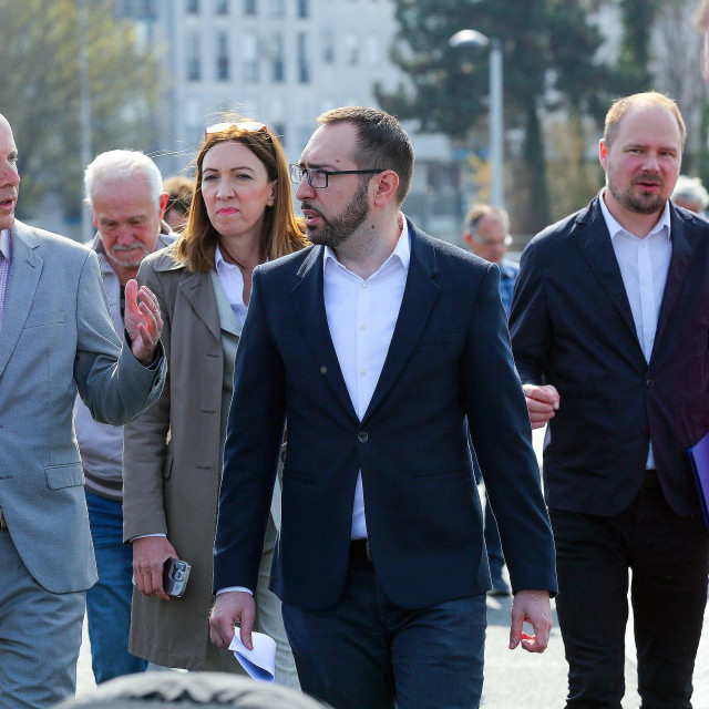 Gradonacelnik Tomašević otvorio novouređeni Savski most