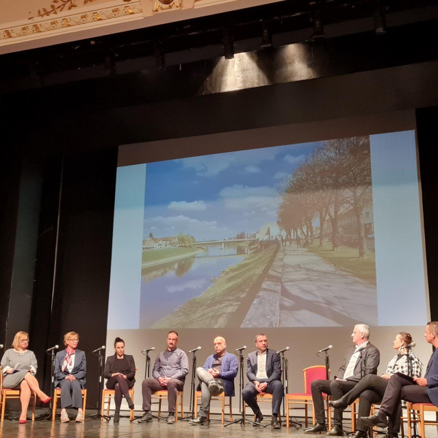 Panel rasprava u Karlovcu