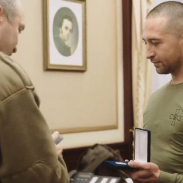 Roman Hribov prima odlikovanje