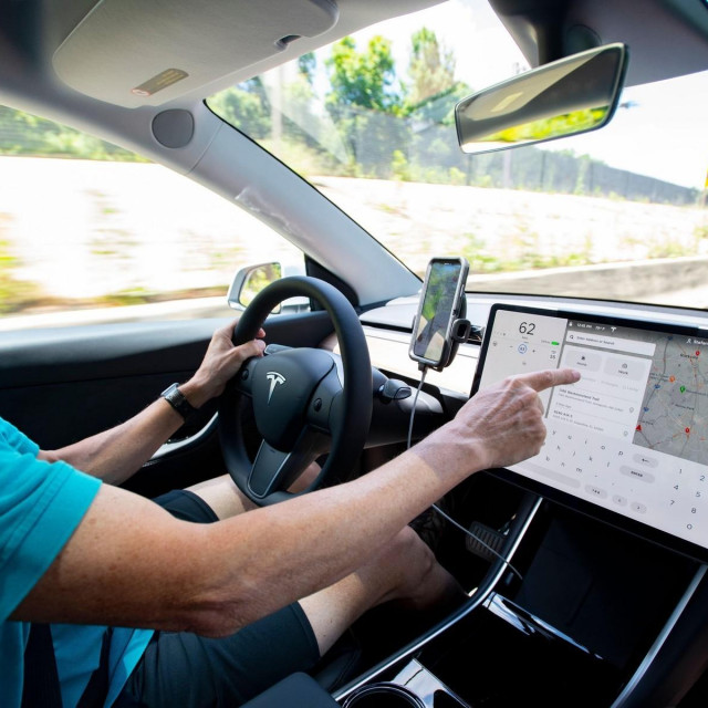 Vozač Tesle (ilustracija)