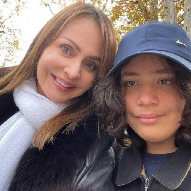 Gabriela Spanic sa sinom u šetnji Zagrebom
