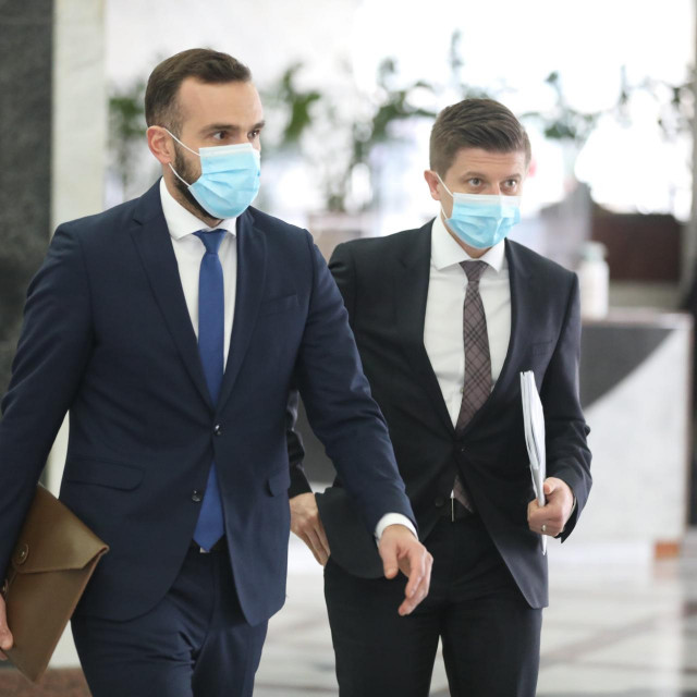 U ime Vlade s predstavnicima sindikata pregovarali su ministri Josip Aladrović i Zdravko Marić