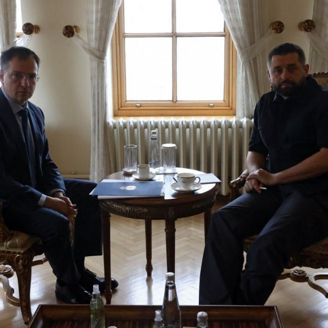 Ruski pregovarač Vladimir Medinski i ukrajinski pregovarač David Arahamija snimljeni u Istanbulu