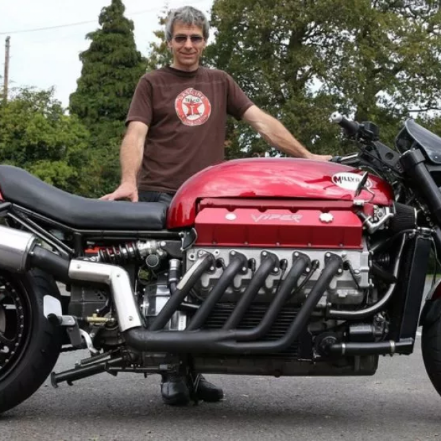 Motocikl s Dodge Viperovim V10 motorom