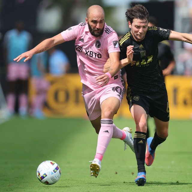 Gonzalo Higuaín (lijevo)