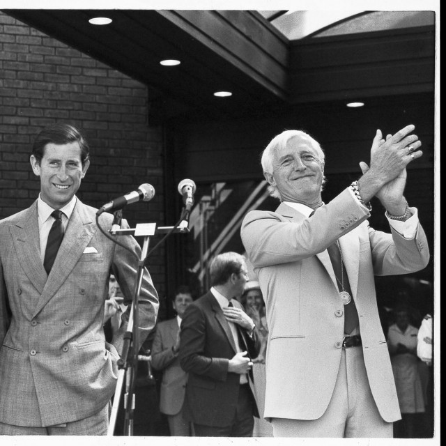 Princ Charles, Diana i Sasvile snimljeni 1983 kad su zajedno otvarali bolnicu u Stokeu

 