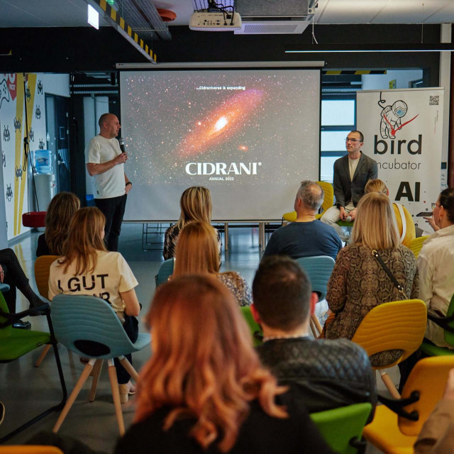 Cidrani predstavio novu investicijsku rundu vrijednu 190.000 eura u Bird Inkubatoru. Na fotografiji su voditelj Bird Inkubatora Željko Krizmanić i suosnivač Cidranija Bruno Balen