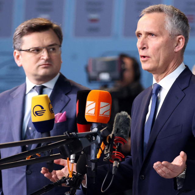 Dmitro Kuleba i Jens Stoltenberg