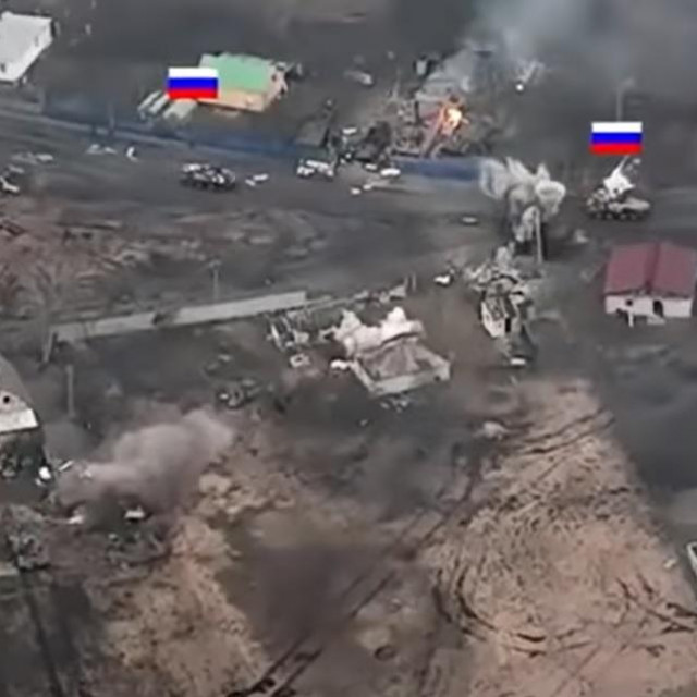 Screenshot tenka koji puca na konvoj