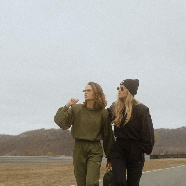 Fotografije: Irina i Matej Florschutz
Modeli: Ivana Vukušić i Izabel Kovačić
Lokacija: Automotodrom Grobnik
Kosa: salon Teuta