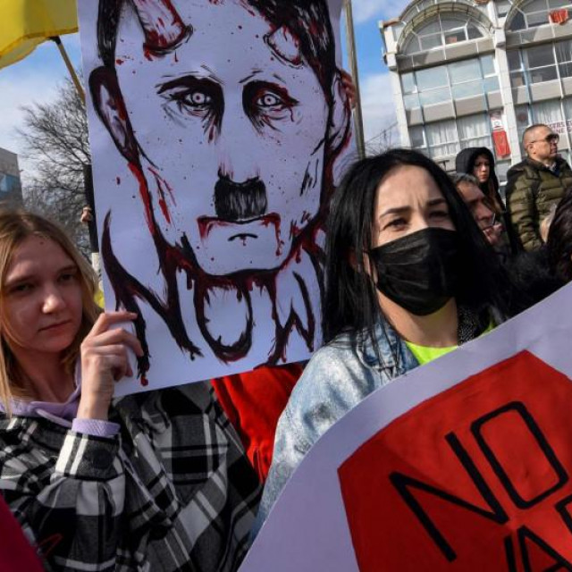 Antiratni prosvjedi u Podgorici