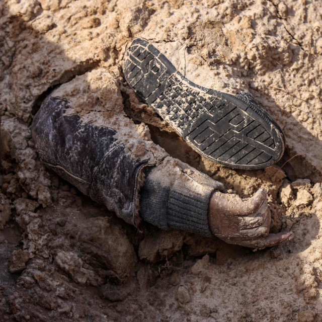 Prizor iz masovne grobnice u Buči