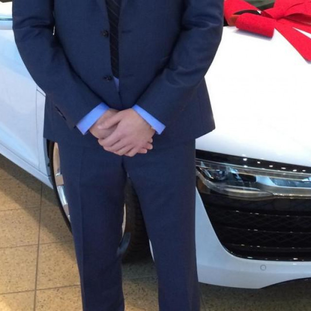 Naručeni R8 i prodavač