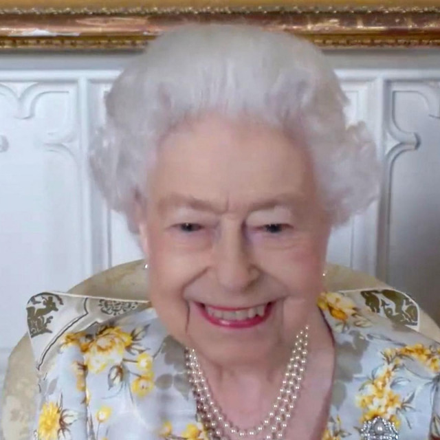 Kraljica Elizabeta II. u video-pozivu bolnici