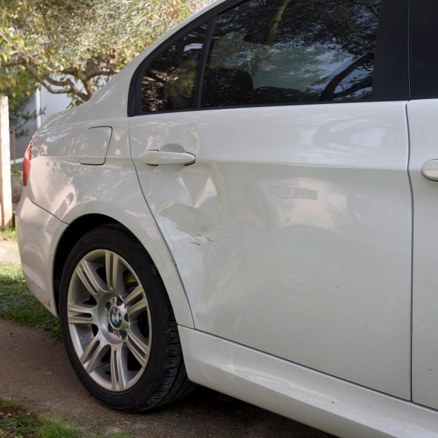 Oštećeni automobil/Ilustracija