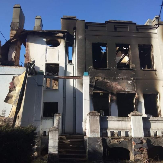 Jedna od građevina na imanju danas je ruševina