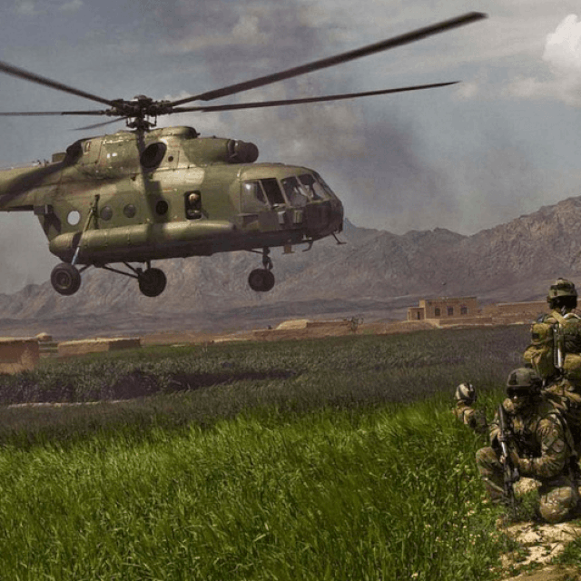 Helikopter Mi-17 koji su američke snage koristile u Iraku; razrušena zgrada u Mariupolju; ruski vojnik u Mariupolju