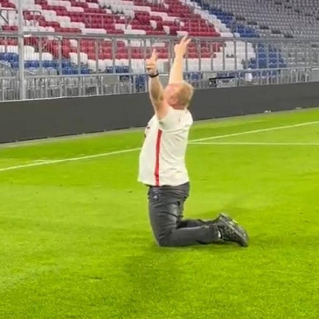 Navijač je upao na travnjak Allianz Arene