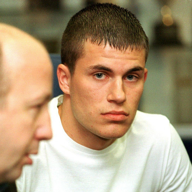Domagoj Abramović 2001. na potpisu ugovora s Dinamom
