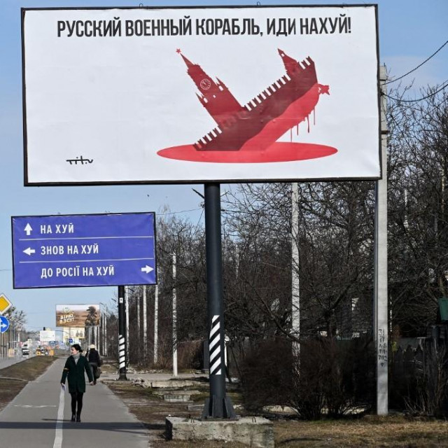 bilboard s porukom 'ruski vojni brodovi, odj**ite' nedaleko od Kijeva