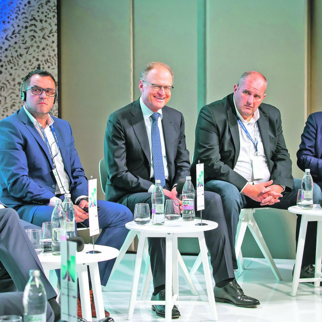 Kristjan Mugerli - Kolektor CPG, direktor, Veljko Nižetić - Strabag Hrvatska, direktor, Sanjin Purić - GP Krk, predsjednik Uprave, Janez Škrabec - direktor Riko, Blaž Miklavčić - direktor HG Holding, Josip Škorić - predsjednik Uprave Hrvatske ceste