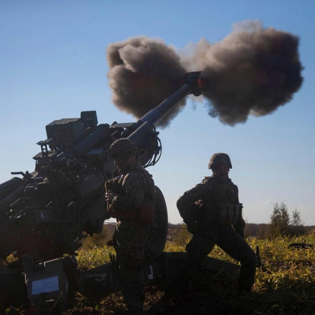 Ilustracija, pucanje iz haubice M777A2