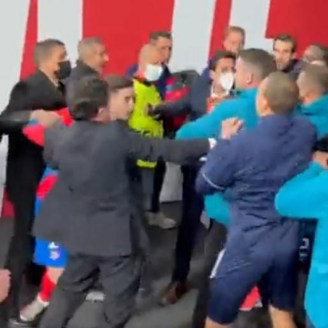 Vrsaljko reagira na provokaciju na Wandi Metropolitano