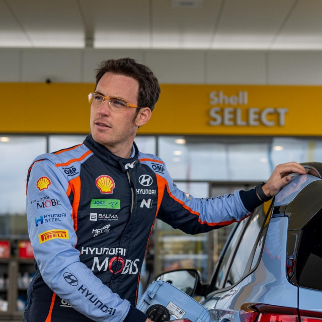 Thierry Neuville iz Hyundaija posjetio benzinsku crpku Shell u Ivanjoj Reci