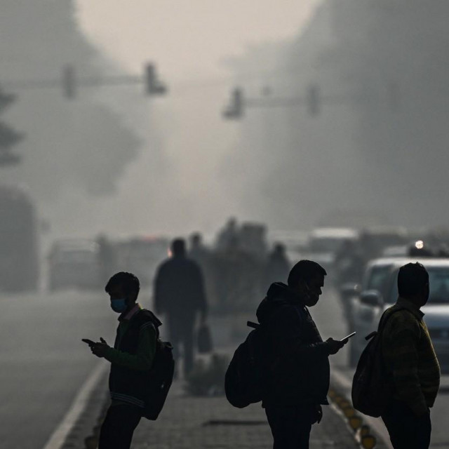 Ilustracija, onečišćeni zrak na gradskim ulicama