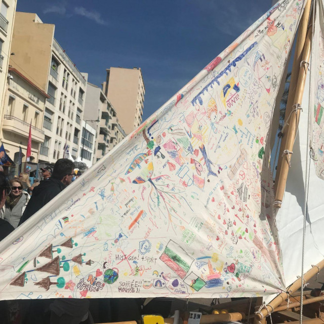 Oslikano jedro na ulici franuskog grada Setea