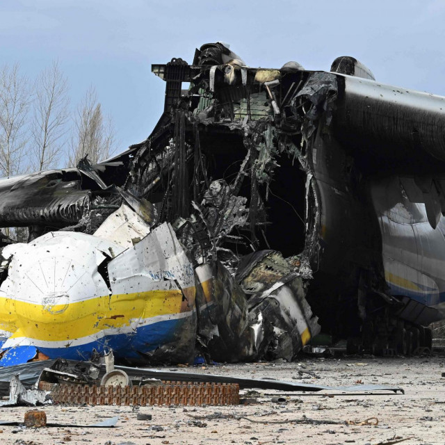 Uništeni Antonov u zračnoj luci Gostomel