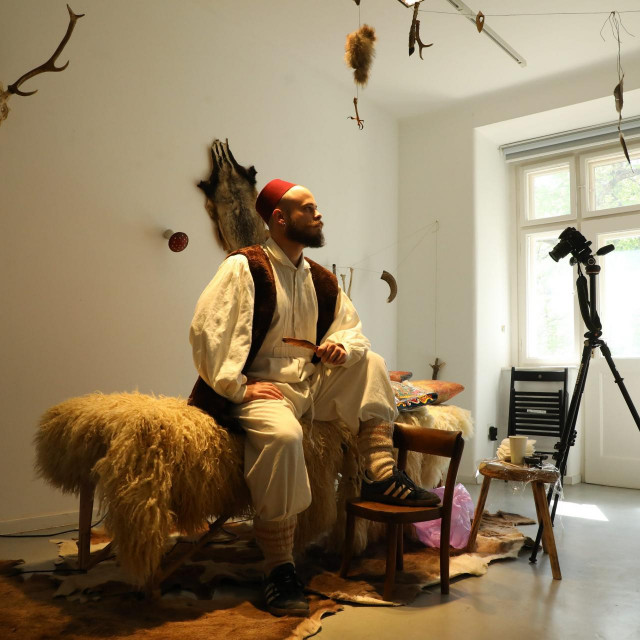 Umjetnik Luka Tomić u Galeriji Karas