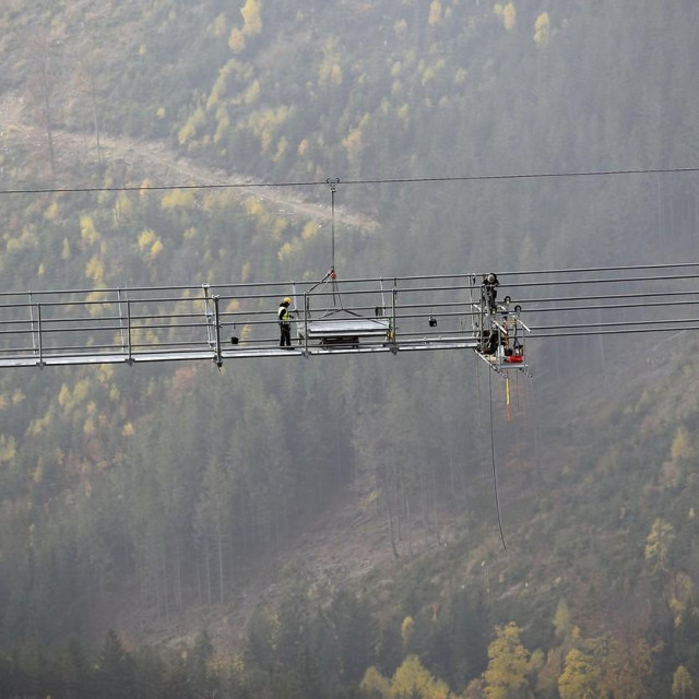 Skybridge 721