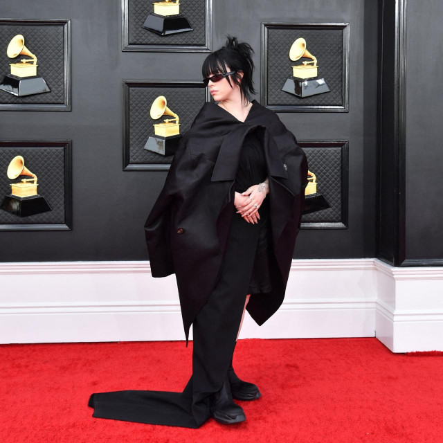 TOPSHOT - US singer/songwriter Billie Eilish arrives for the 64th Annual Grammy Awards at the MGM Grand Garden Arena in Las Vegas on April 3, 2022. (Photo by ANGELA WEISS / AFP)