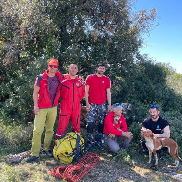 Spašavanje psa na Hvaru
 