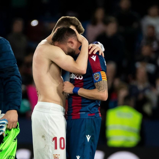 Ivan Rakitić i Jose Luis Morales