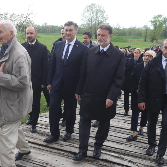 Boris Milošević, Andrej Plenković i Gordan Jandroković u Jasenovcu