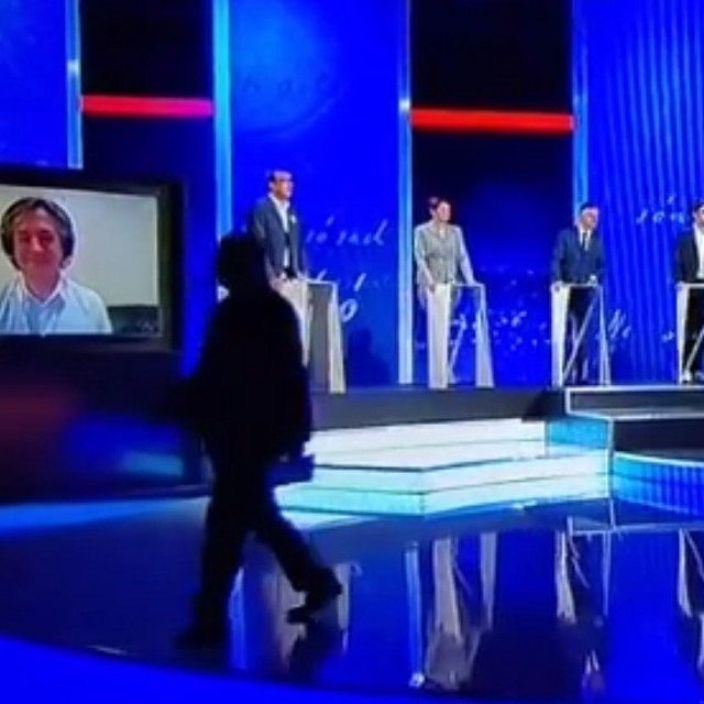 Trenutak uoči pada Zmage Jelinčiča u studiju