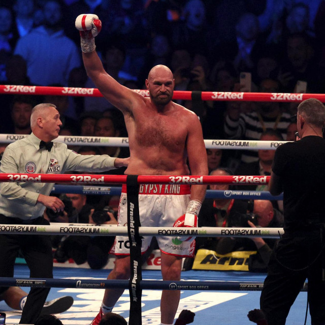 Tyson Fury slavi