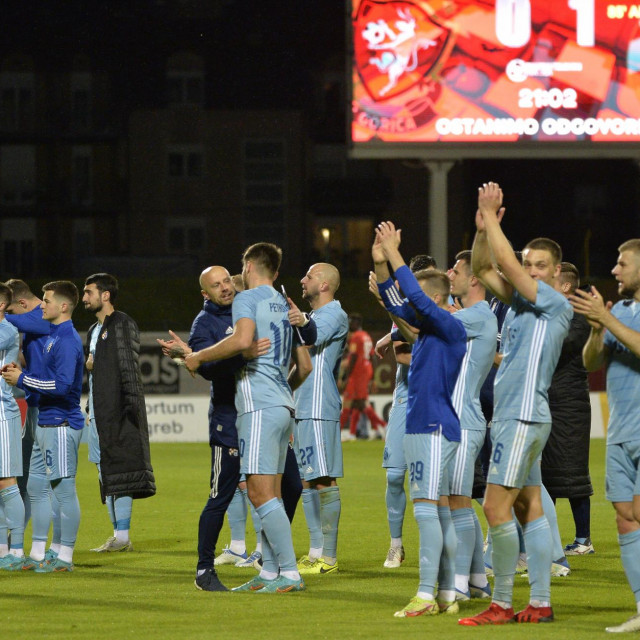 Pozdrav igrača Dinama navijačima