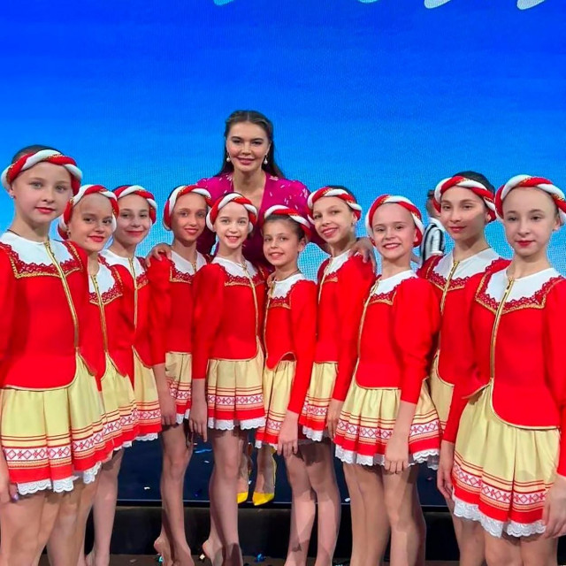 Alina Kabajeva s djevojkama na Alina Festivalu