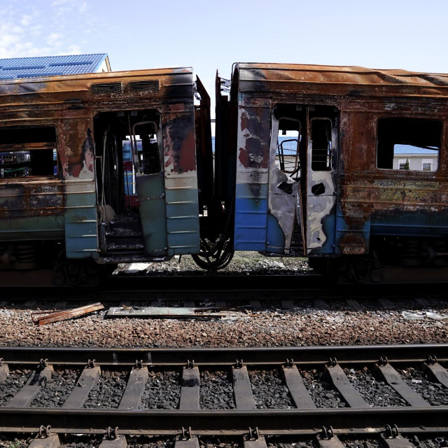 Uništeni vlak