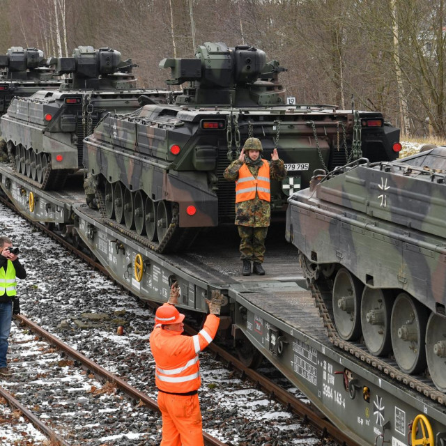 Marder (na fotografiji) je borbeni sustav koji uključuje vođene projektile, malokalibarsko oružje i streljivo i zahtijeva opsežnu obuku